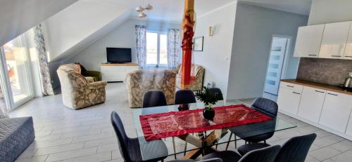 3 bedrooms, 6 beds