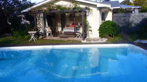 สวน, Ashcroft Gardens Bed & Breakfast in เชอร์วัวส์ทาวน์