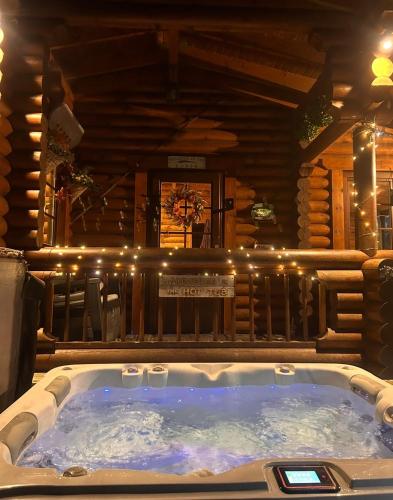 Laura's Lodge Hot Tub Log Cabin, Felmoor Park, Morpeth, Northumberland in ايشوت