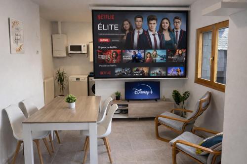 Apto Espert l PISCINA l Cine l Garaje l BBQ l Wifi