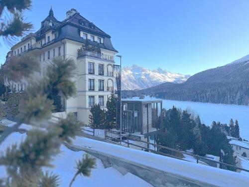 downtown Sankt Moritz luxury apartment with lake view - image 5