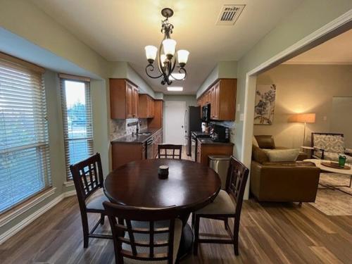 Perfect! Spacious 4-Bedroom Whole House Retreat in Lewisville (Texas)