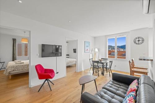 REF 2049 - 3 room apartment Top floor Sea view for rent