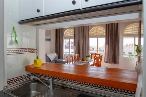 Silvia - Rooftop terrace sea view beach apartment perfect location - image 5