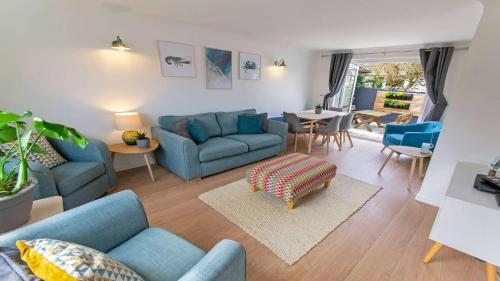 Iekārtas, Oceanside Sleeps 6 Walk to Beach Stylish in Croyde