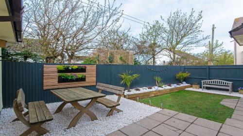 Iekārtas, Oceanside Sleeps 6 Walk to Beach Stylish in Croyde