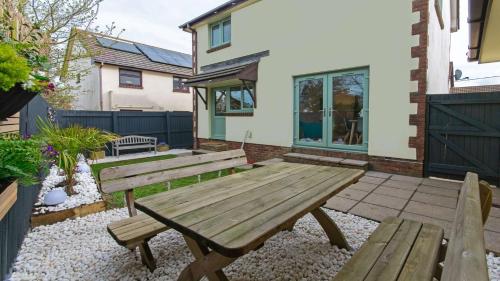 Iekārtas, Oceanside Sleeps 6 Walk to Beach Stylish in Croyde