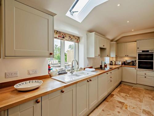 Iekārtas, 3 Bed in Shaftesbury oc-48804 in Komptona Ebasa
