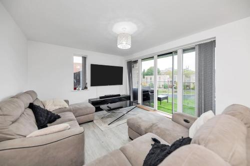 Lovely 2 Bedroom Apartment in Red Cross