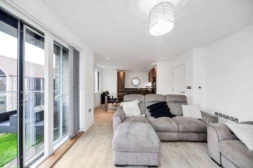 Lovely 2 Bedroom Apartment in Red Cross