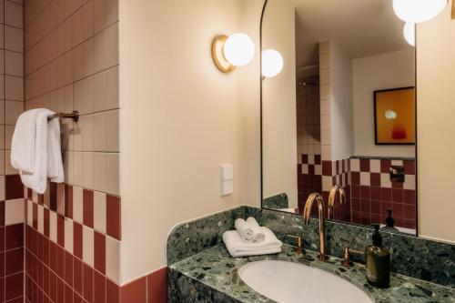room detail thumbnail 2