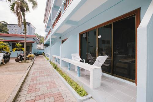 room detail thumbnail 1