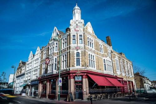The Red Lion Hotel, Londyn