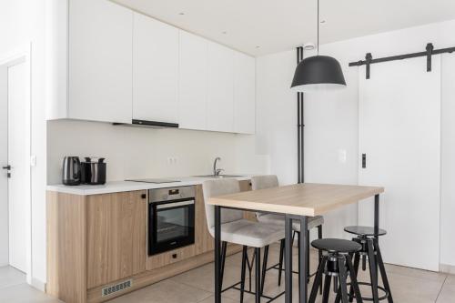Modern Plaka Apartments - Walk everywhere! PB2AB - image 7