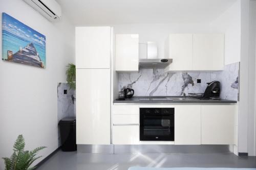 Apartment in Okrug Gornji with sea view, air conditioning, WiFi, washing machine 5049-1, Trogir (photo 3)