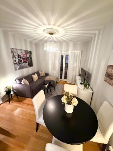 Majorstuen Gem! Top Location with Two Private Balconies!, Oslo