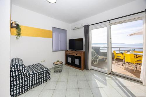Apartment in Okrug Gornji with sea view, terrace, air conditioning, WiFi 5049-3, Trogir