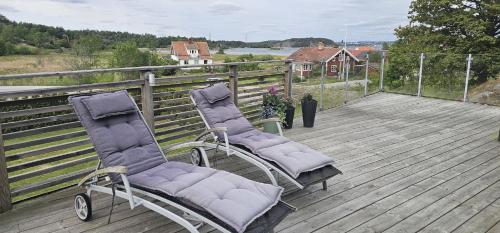 Skats, Apartment in Höviksnäs, 300 m from the sea with a view of the Tjörn Bridge SE09112 (Apartment in Hoviksnas, 300 m from the sea with a view of the Tjorn Bridge SE09112) in Höviksnäs