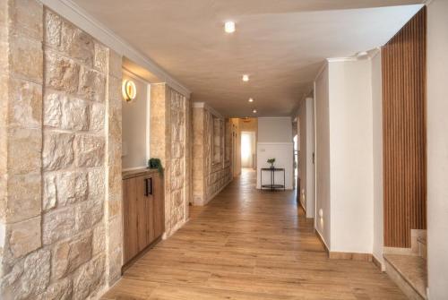 Oprema, Golden Estate - גולדן אסטייט in Safed