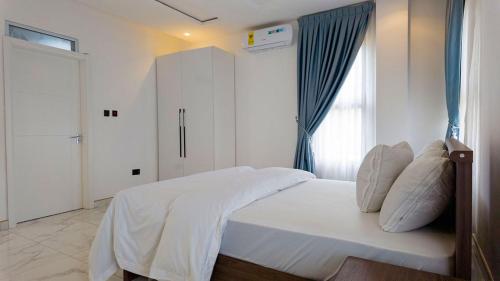 Luxury Bedroom Suites in Aburi with Pool & Jacuzzi in Aburi