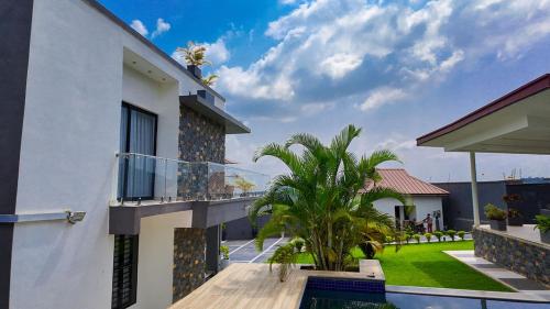 Luxury Bedroom Suites in Aburi with Pool & Jacuzzi in Aburi