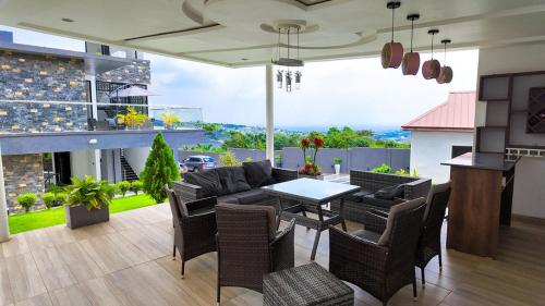 Luxury Bedroom Suites in Aburi with Pool & Jacuzzi in Aburi