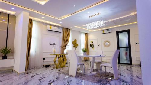 Luxury Bedroom Suites in Aburi with Pool & Jacuzzi in Aburi