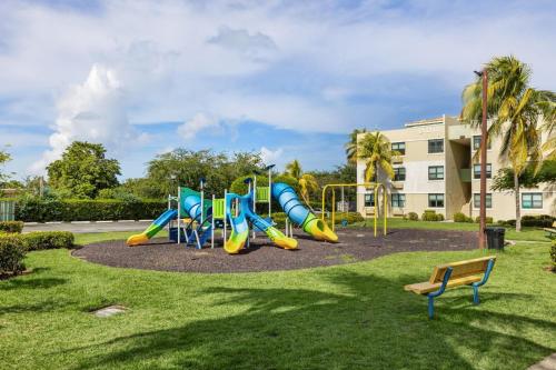 Beachfront Aquatika Resort- Style-Pools & Ocean in Loiza