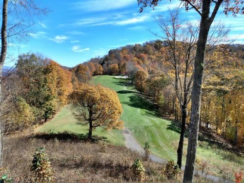 . Outstanding Views! Golf, Mountains, Fireplace
