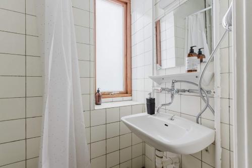 Expat Stay Stylish Long Term Flat - image 7