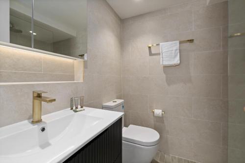 Bright Stay in Sydney with Harbour Bridge Views