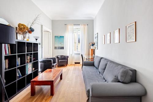 City Center Renovated Apartment in a Historic Building Near the Po River