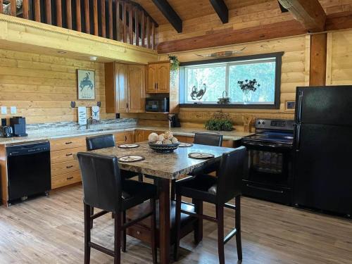 The Yellowstone cabin - part of Bear Creek Cabins in Poplar Bay (AB)