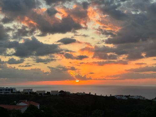 Ocaso - Oceanview Sunsets over Arrifana in Picao
