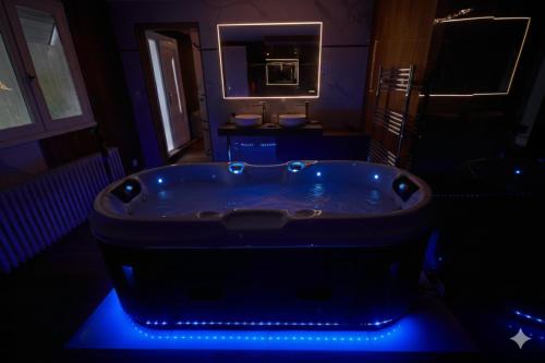 Spa, LES CLEFS DU PARADIS avec SPA in Montferrand-le-Chateau