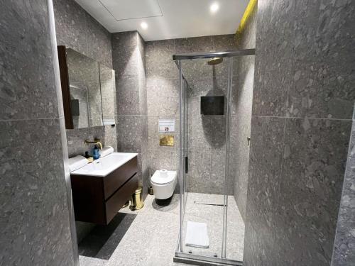 UrbanFlat 141 - Grand Appartement Champs-Elysees Ponthieu - image 13