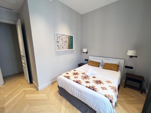 UrbanFlat 141 - Grand Appartement Champs-Elysees Ponthieu - image 10