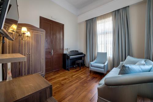 Superior Suite image 7