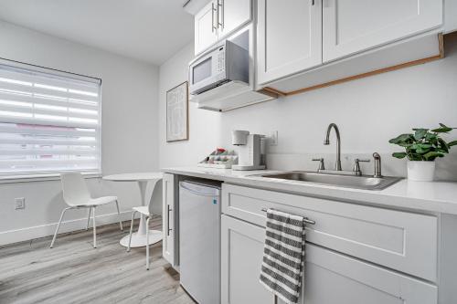 . Walk to Main Ave and Soap Lake! Pet-Friendly Studio