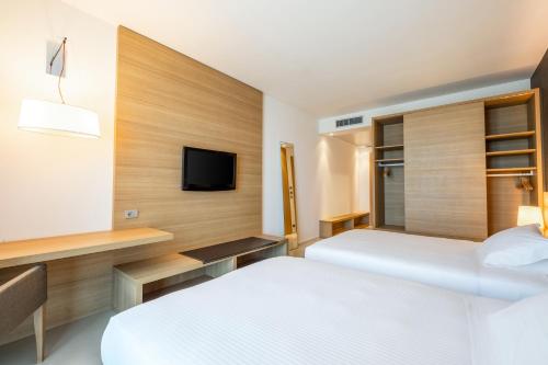 2 double beds
