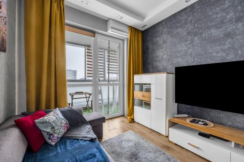 Bemowo Two-Bedrooms Apt - 52m2, Parking, Loggia - by Rentujemy – khách sạn tại Chrzanów
