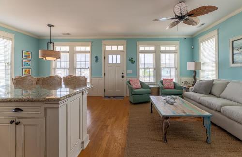 OBX Perfect Landing - KH MP 5, Ocean View, 1 Block to Beach, Fenced Yard, Flex Stays in Kitty Hawk (NC)