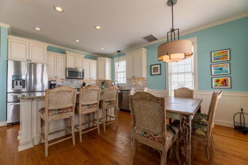 OBX Perfect Landing - KH MP 5, Ocean View, 1 Block to Beach, Fenced Yard, Flex Stays in Kitty Hawk (NC)