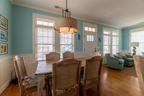 OBX Perfect Landing - KH MP 5, Ocean View, 1 Block to Beach, Fenced Yard, Flex Stays in Kitty Hawk (NC)