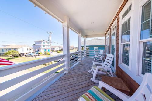 OBX Perfect Landing - KH MP 5, Ocean View, 1 Block to Beach, Fenced Yard, Flex Stays in Kitty Hawk (NC)