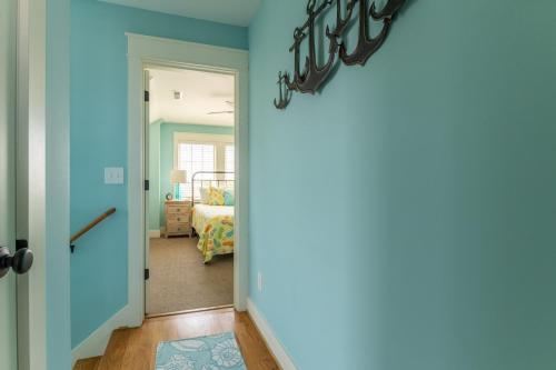 OBX Perfect Landing - KH MP 5, Ocean View, 1 Block to Beach, Fenced Yard, Flex Stays in Kitty Hawk (NC)
