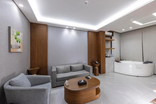 Instalações, Heaven Prestige Hotel in Wata Slam