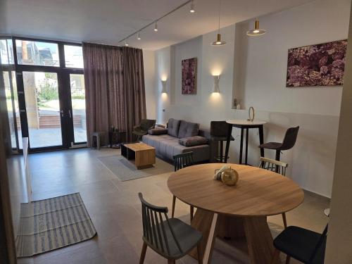 Karatza's suite 2 – khách sạn tại Karfas