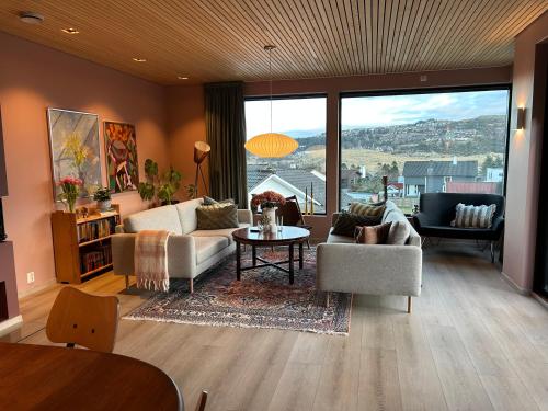 Exclusive 4-Bedroom Home -central Sandnes in แซนด์เนส