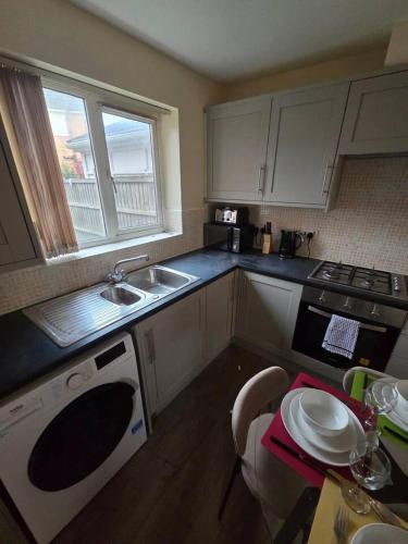 Spacious House | Perfect for Contractor Stays in 朗科恩酒店